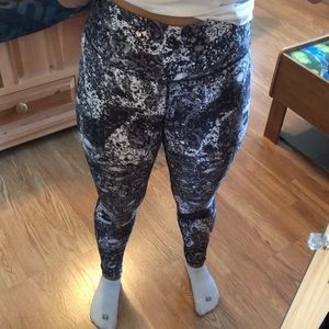 Fabletic highwaisted goldsplatter pattern leggings